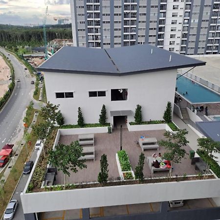 Impiana Homestay Near Putrajaya, Cyberjaya, Musliem Only,Wifi,Netflix Kampung Dengkil Zewnętrze zdjęcie