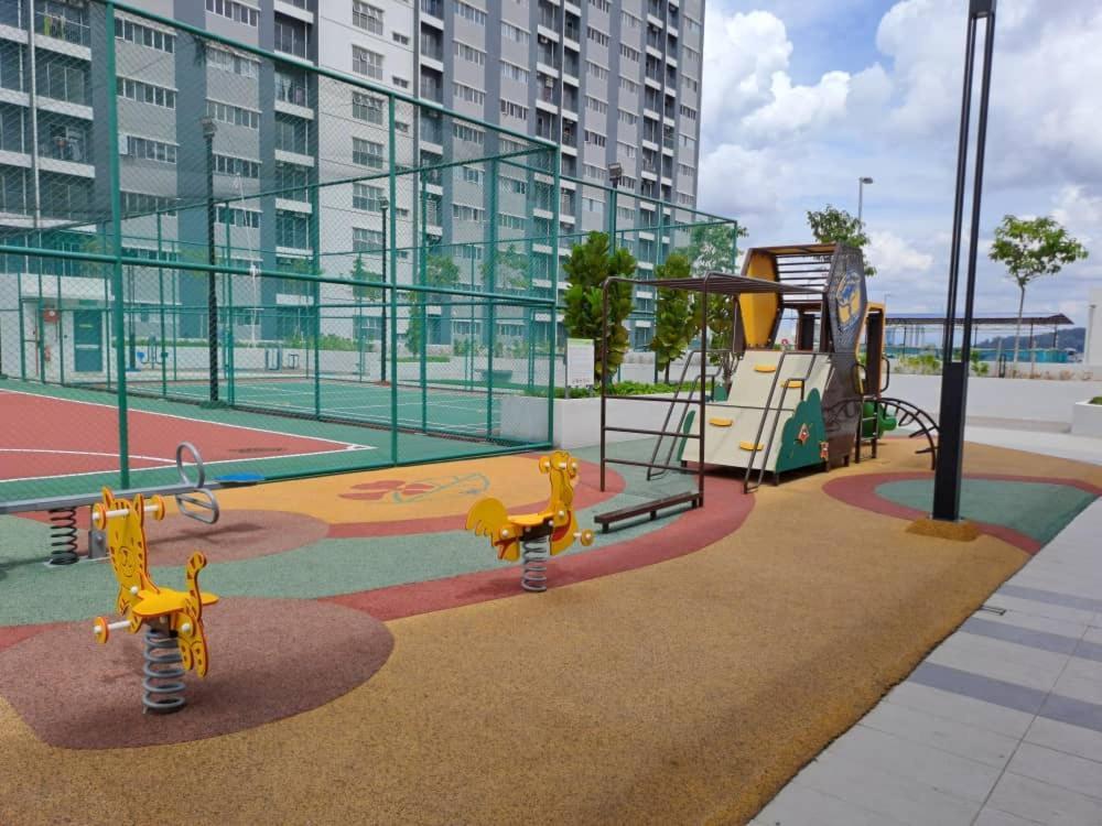 Impiana Homestay Near Putrajaya, Cyberjaya, Musliem Only,Wifi,Netflix Kampung Dengkil Zewnętrze zdjęcie
