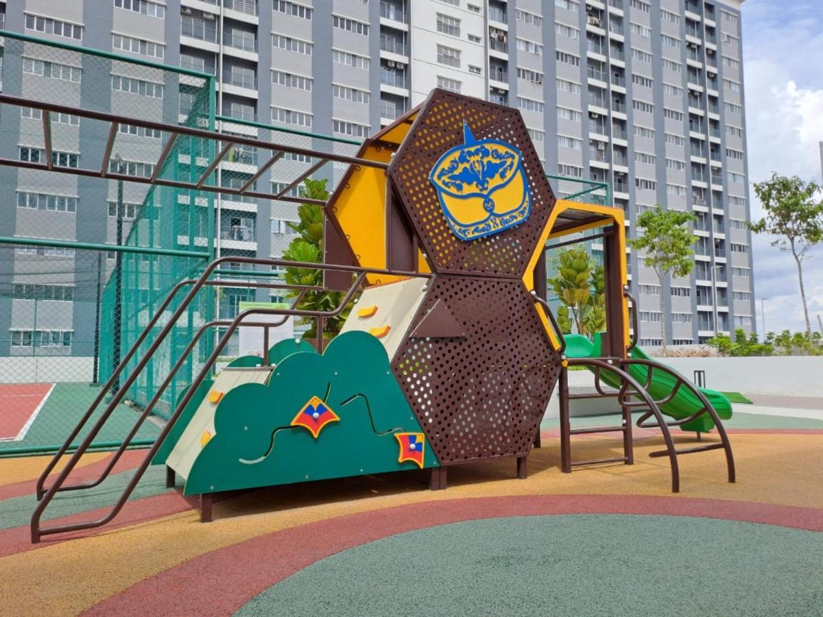 Impiana Homestay Near Putrajaya, Cyberjaya, Musliem Only,Wifi,Netflix Kampung Dengkil Zewnętrze zdjęcie