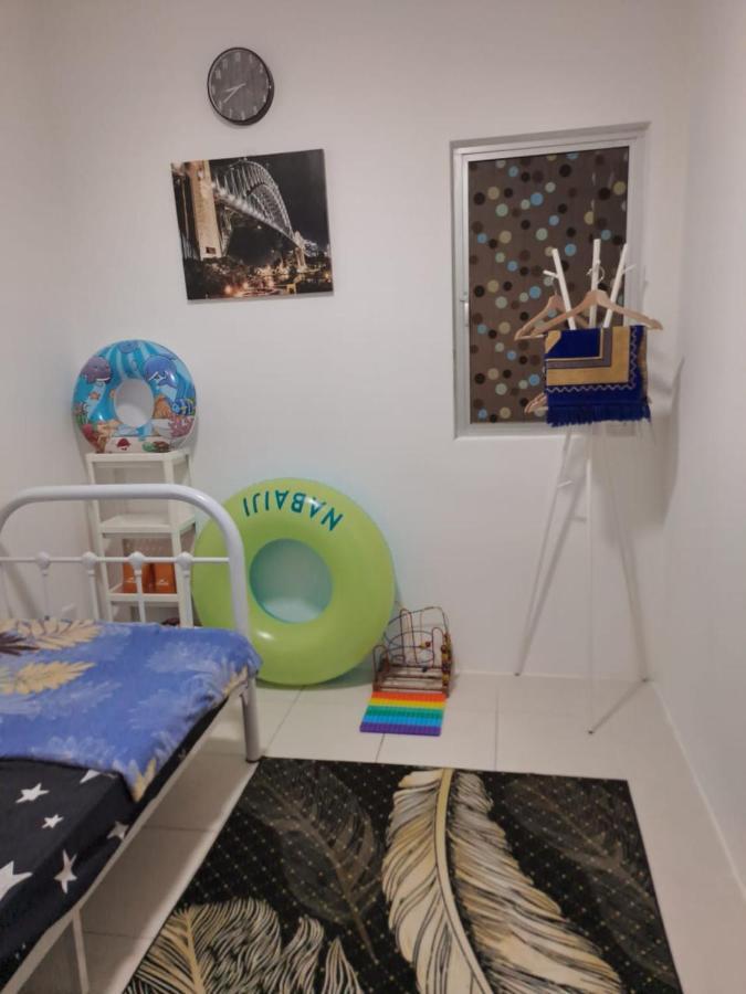 Impiana Homestay Near Putrajaya, Cyberjaya, Musliem Only,Wifi,Netflix Kampung Dengkil Zewnętrze zdjęcie