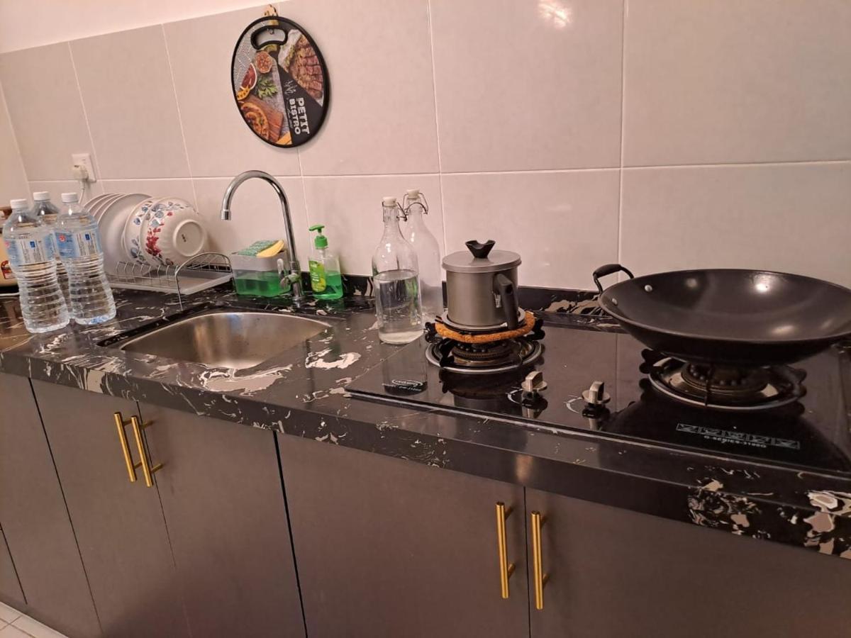 Impiana Homestay Near Putrajaya, Cyberjaya, Musliem Only,Wifi,Netflix Kampung Dengkil Zewnętrze zdjęcie