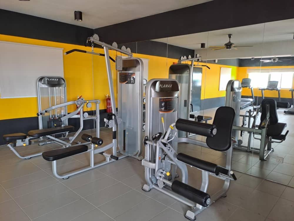 Impiana Homestay Near Putrajaya, Cyberjaya, Musliem Only,Wifi,Netflix Kampung Dengkil Zewnętrze zdjęcie