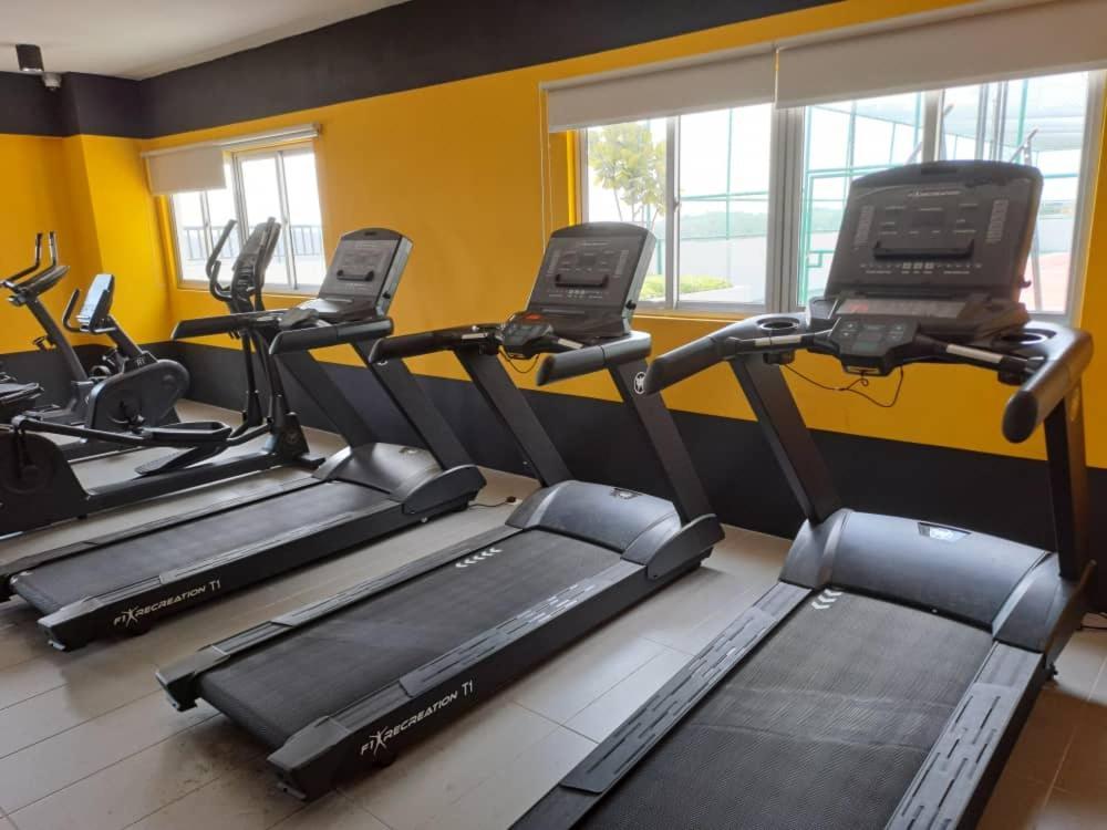 Impiana Homestay Near Putrajaya, Cyberjaya, Musliem Only,Wifi,Netflix Kampung Dengkil Zewnętrze zdjęcie