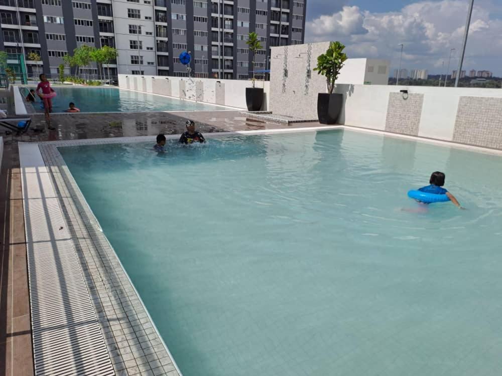 Impiana Homestay Near Putrajaya, Cyberjaya, Musliem Only,Wifi,Netflix Kampung Dengkil Zewnętrze zdjęcie