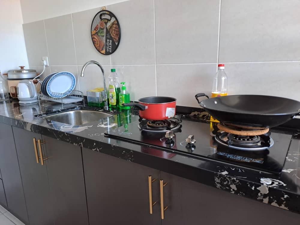 Impiana Homestay Near Putrajaya, Cyberjaya, Musliem Only,Wifi,Netflix Kampung Dengkil Zewnętrze zdjęcie