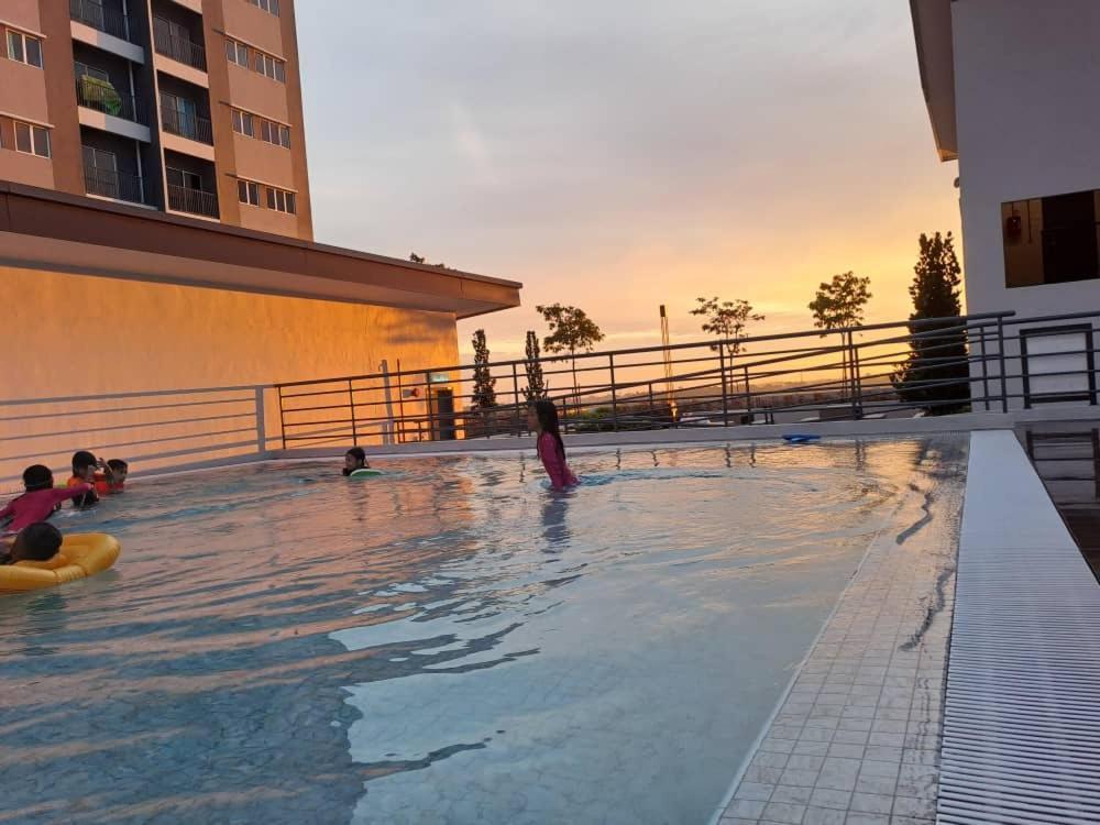 Impiana Homestay Near Putrajaya, Cyberjaya, Musliem Only,Wifi,Netflix Kampung Dengkil Zewnętrze zdjęcie