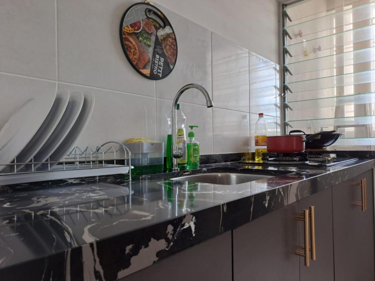 Impiana Homestay Near Putrajaya, Cyberjaya, Musliem Only,Wifi,Netflix Kampung Dengkil Zewnętrze zdjęcie