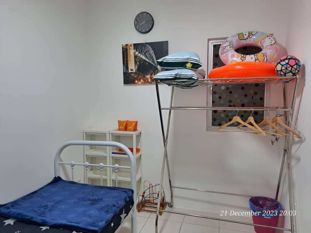 Impiana Homestay Near Putrajaya, Cyberjaya, Musliem Only,Wifi,Netflix Kampung Dengkil Zewnętrze zdjęcie
