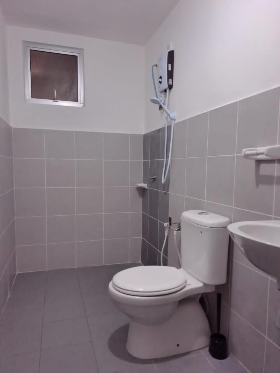 Impiana Homestay Near Putrajaya, Cyberjaya, Musliem Only,Wifi,Netflix Kampung Dengkil Zewnętrze zdjęcie